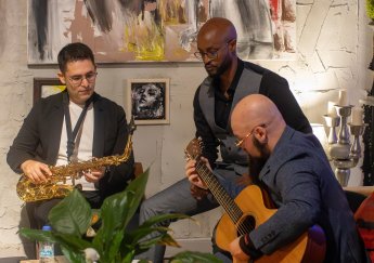 HOJ TRIO DAN ARALIK AYINA JAZZ ESİNTİSİ